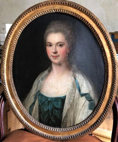 null Ecole française du XVIIIe siècle.
Portrait d'une élégante.
Huile sur toile,...
