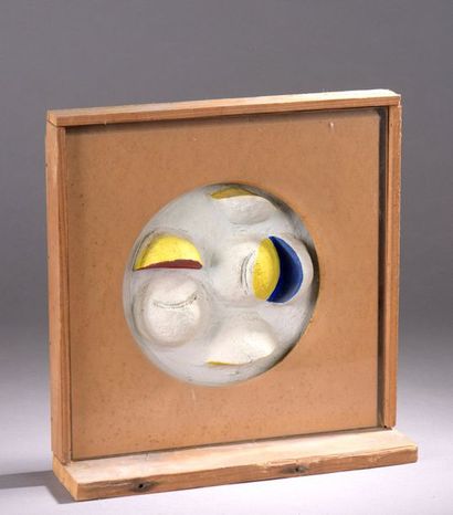 null Carlos CARNERO (1922-1980)


Un relief circulaire en plâtre polychrome.


D...
