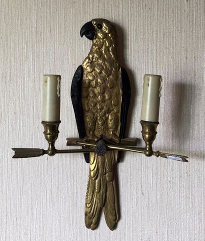 null Paire d'appliques aux oiseaux en bronze patiné et doré H : 35 cm