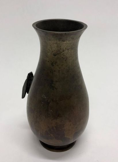 null Vase en bronze à décor de deux grillons
Bosses
H : 23 cm