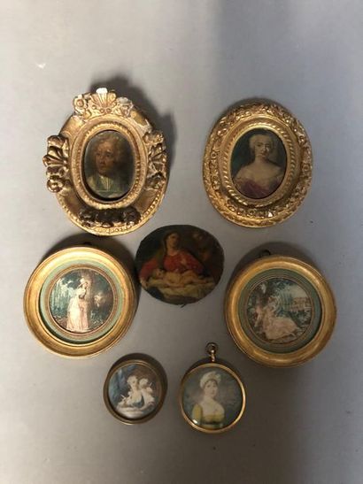 null Sept miniatures :
- Sainte famille
- Deux gravures rondes
- Deux portraits de...