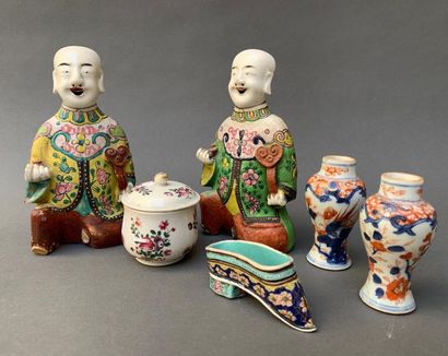 null CHINE - XIXème siècle et divers
Ensemble comprenant deux petits vases Imari,...