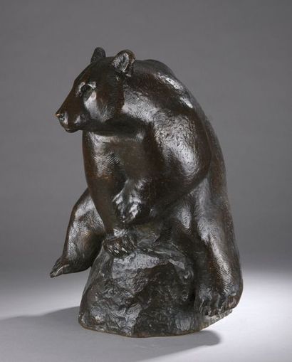 null Georges GUYOT (1885-1973)


Ours, vers 1960


Épreuve en bronze à patine brune,...