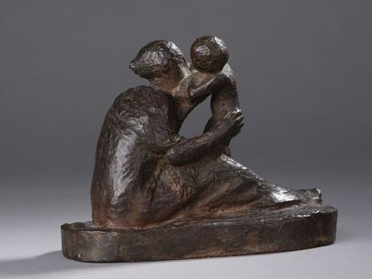 null Gilbert Auguste PRIVAT (1892-1969)


Jeune femme jouant avec un enfant 


Bronze...