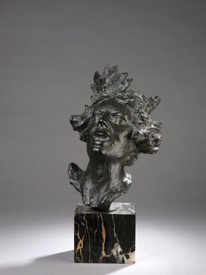  Étienne FORESTIER, début XXe siècle 
Tête de femme, 1919 
Épreuve en bronze à...