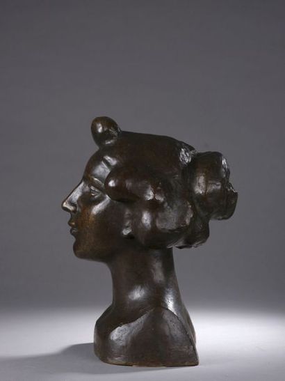 null Aristide MAILLOL (1861-1944)


Tête du Printemps, 1911-1912


Épreuve en bronze,...