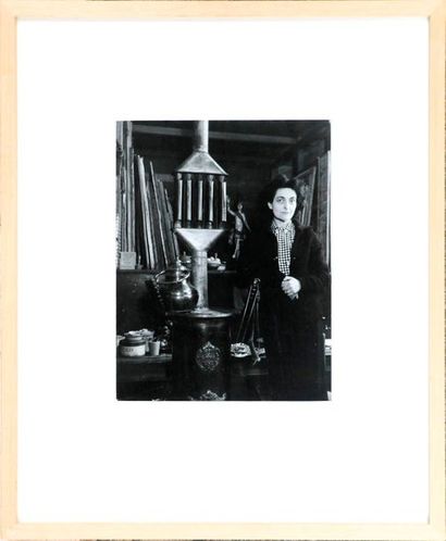  Denise COLLOMB (1902-2004). Portrait de Maria-Helena Vieira da Silva. Photographie.... Gazette Drouot