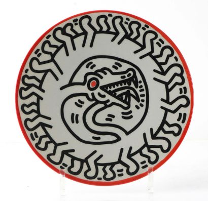  Keith HARING (1958-1990) Dragon Assiette en porcelaine de Limoges Signé (dans la... Gazette Drouot