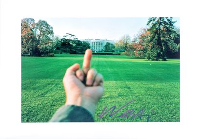  Ai WEIWEI (né en 1957). Fucking White House. Photographie. Tirage en couleur. Signé... Gazette Drouot