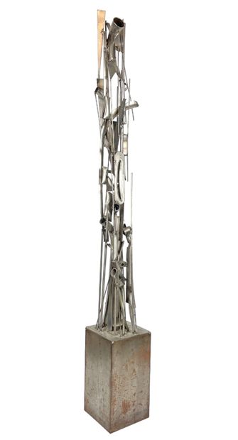  Michel GUINO (1926-2013)
Sans titre 
Sculpture en métal soudé 
Signée sur le socle... Gazette Drouot