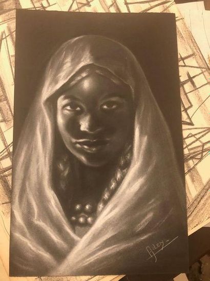 null ADEN

Portrait d'une africaine.

Pastel sur fond noir.

Signé en bas à droite.

52...