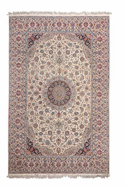 Tapis Ispahan, Iran Isfahan rug, Iran 303...