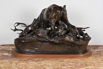null Pierre-Jules Mène (1810-1879) 

Grande chasse au cerf Bronze Signée sur la base....