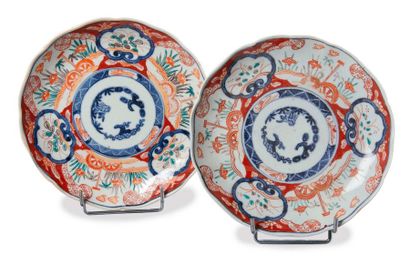 null JAPON, e?poque Meiji (1868-1912)

Deux assiettes en porcelaine a? de?cor Imari...