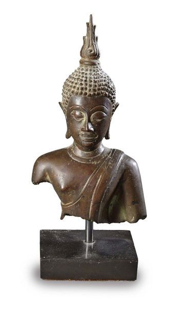 null THAi?LANDE et BIRMANIE, de?but XXe sie?cle

Deux bustes de Bouddha en bronze...