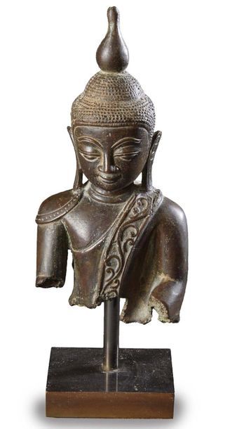 null THAi?LANDE et BIRMANIE, de?but XXe sie?cle

Deux bustes de Bouddha en bronze...