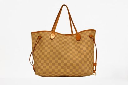 null Louis VUITTON: ?circa 2013 : sac «?neverfull?» 32 cm en toile damier azur et...