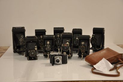 null Ensemble de huit appareils principalement à soufflet Kodak : N°1A Kodak JR,...