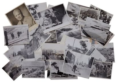 null Seconde Guerre Mondiale (sur le thème de). Ensemble de plus de quarante photographies...