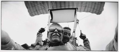 null Willy RONIS (1910-2009)?Autoportrait en parachute 

Date : 1995

Size : 24x30

Tirage...