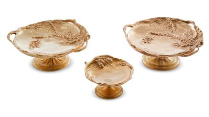 null Albert MARIONNET (1852-1910)

Ensemble de trois coupelles en bronze doré sur

piédouche...