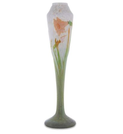 null DAUM Nancy

Vase de forme fuselée en verre gravé

à l’acide à décor floral appliqué...