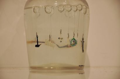 null Ludions en verre filé représentant treize objets se référant aux instruments...