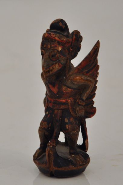 null Travail indonesien

Garuda.

Sculpture polychrome en bois.

H. : 11,5 cm.