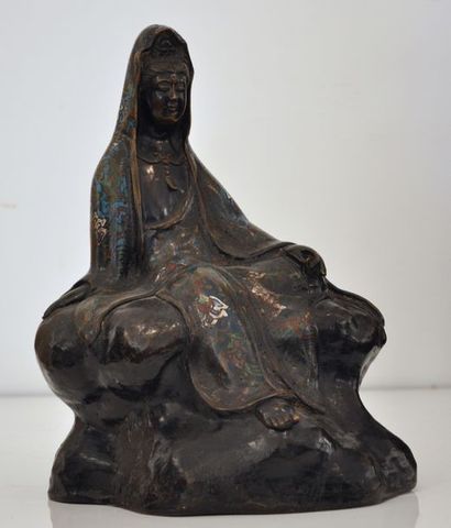 null CHINE XXème 

Guanin en bronze et émail cloisonné polychrome

H: 36 cm.