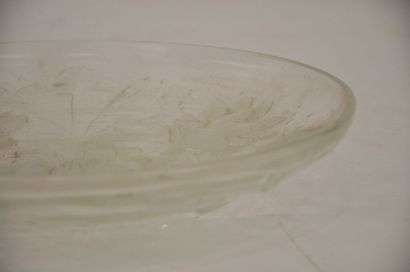 null Dans le gout de Verlys 

Plat en verre moulé pressé à décor de lotus

Diamètre...