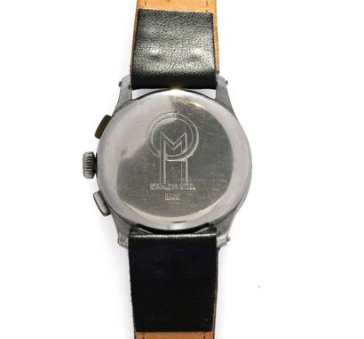 null Latham Watch Co. Inc
Montre chronographe en métal à mouvement
mécanique.
•Boîtier...