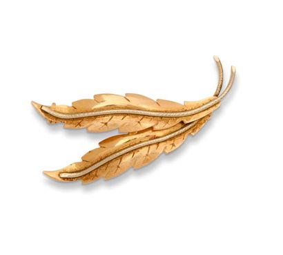 null Broche en or jaune 18K (750/1000) au motif

de deux plumes en or amati. Attache...