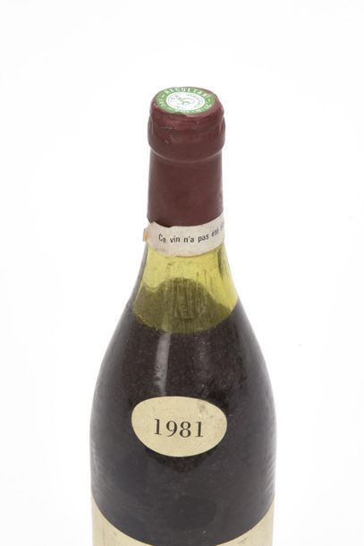  1 bouteille ÉCHÉZEAUX (Grand Cru) 4 cm; e.a; clm.s. légères avec 1 accroc 
Henri...