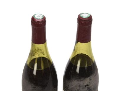 null 2 bouteilles RICHEBOURG (Grand Cru) 1 à 5,5 et 1 à 5,8 cm; e.l.s; capsules bosselées;...