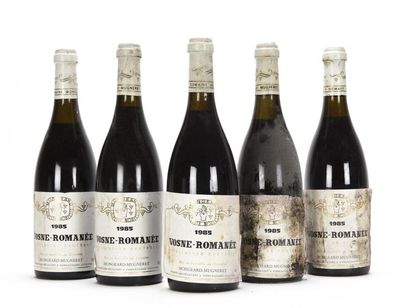 null 5 bouteilles VOSNE-ROMANÉE (1 à 2,5 et 2 à 3 cm; 3 e.t.h. et 2 e.t.a.)

Mongeard-Mugneret,...