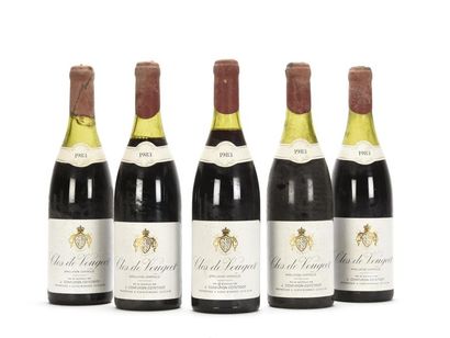 null 5 bouteilles CLOS DE VOUGEOT (Grand Cru) 1 à 3,5, 1 à 4; 2 à 5 et 1 à 6,5 cm;...