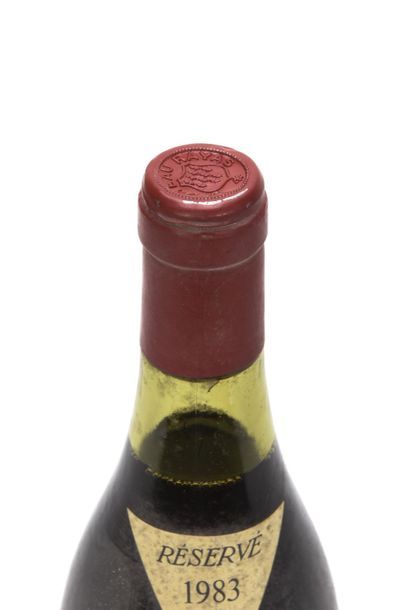 null 1 bouteille CHATEAUNEUF DU PAPE Rouge (3 cm; e.t.h. légères; clm.s.)

Château...