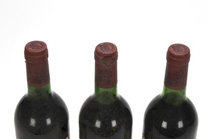 null 3 bouteilles CHÂTEAU LAFITE ROTHSCHILD (2 B.G; e.t.h.légères avec papier de...