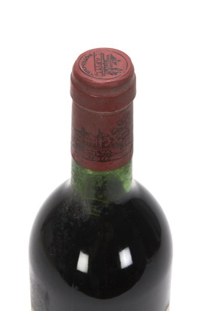 null 1 bouteille CHÂTEAU LAFITE ROTHSCHILD (B.G.+; e.l.s.)

GCC1 Pauillac, 1981