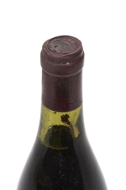 null 1 bouteille CLOS DES LAMBRAYS (Grand Cru) 3,5 cm; e.l.s; bouteille reconditionnée...