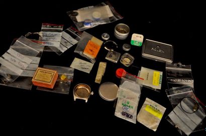 null Rolex and Patek Philippe

Lot including various spare parts for Rolex and Patek...