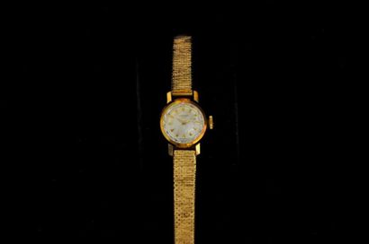 null LONGINES

Montre de dame en or jaune 18K (750/1000) à mouvement mécanique.

•	Boîtier...