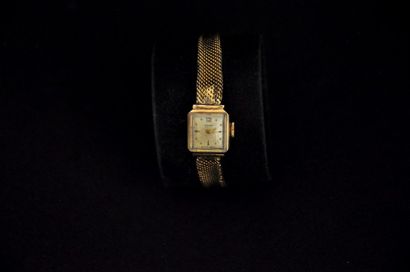 null RONA

Ladies' watch in 18K (750/1000) yellow gold with mechanical movement.

Square...