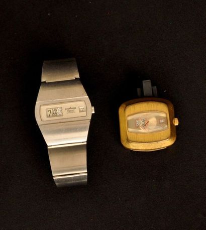 null Set of 2 watches with digital display in metal and gilded metal in cushion shape,...