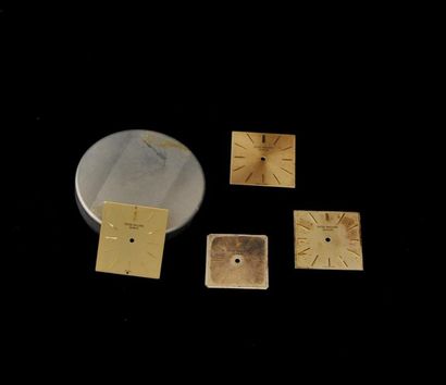 null Set of 4 square or rectangular Patek Philippe dials, one of which is in gold.

Weight...