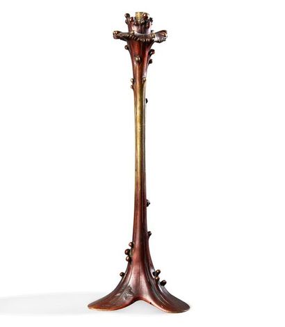 null Louis MAJORELLE (1859-1926)

Pieds de lampe tripode en bronze à patine brune,...