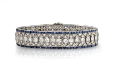 null Platinum ribbon bracelet (850/1000) composed of thirty-seven geometric elements...