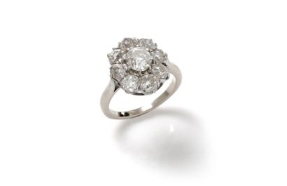 null Ring in 18K (750/1000) white gold and platinum (850/1000) centered on an old...