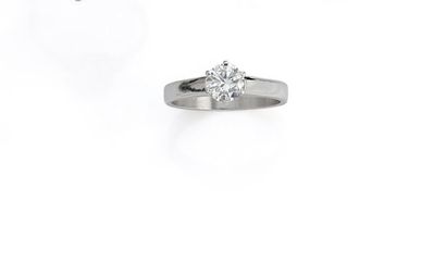 null 18K (750/1000) white gold solitaire set with a 0.67 carat brilliant cut diamond...