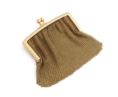 18K (750/1000) yellow gold knit purse, the...